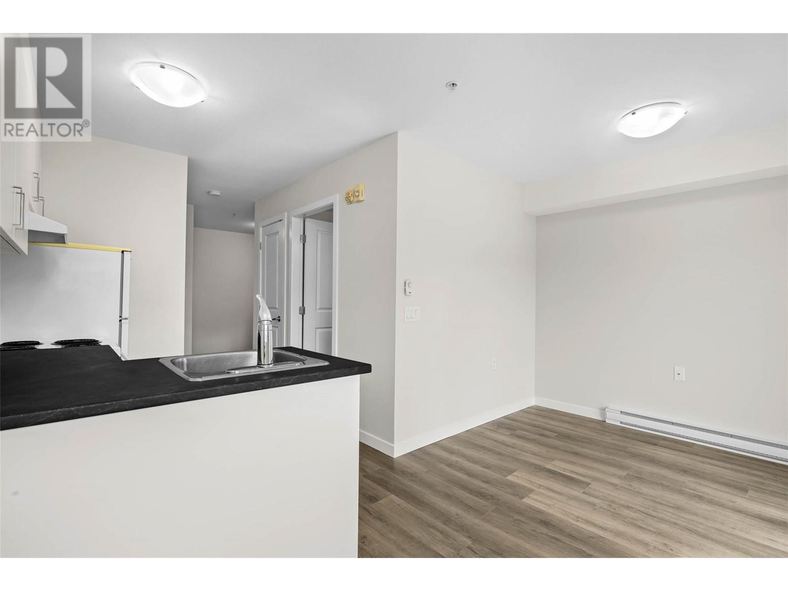 #107 375 CHERRY AVENUE - Image 11