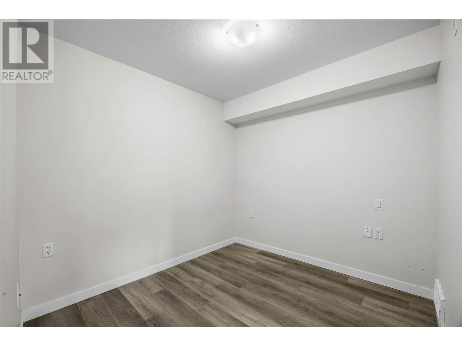 #107 375 CHERRY AVENUE - Image 5