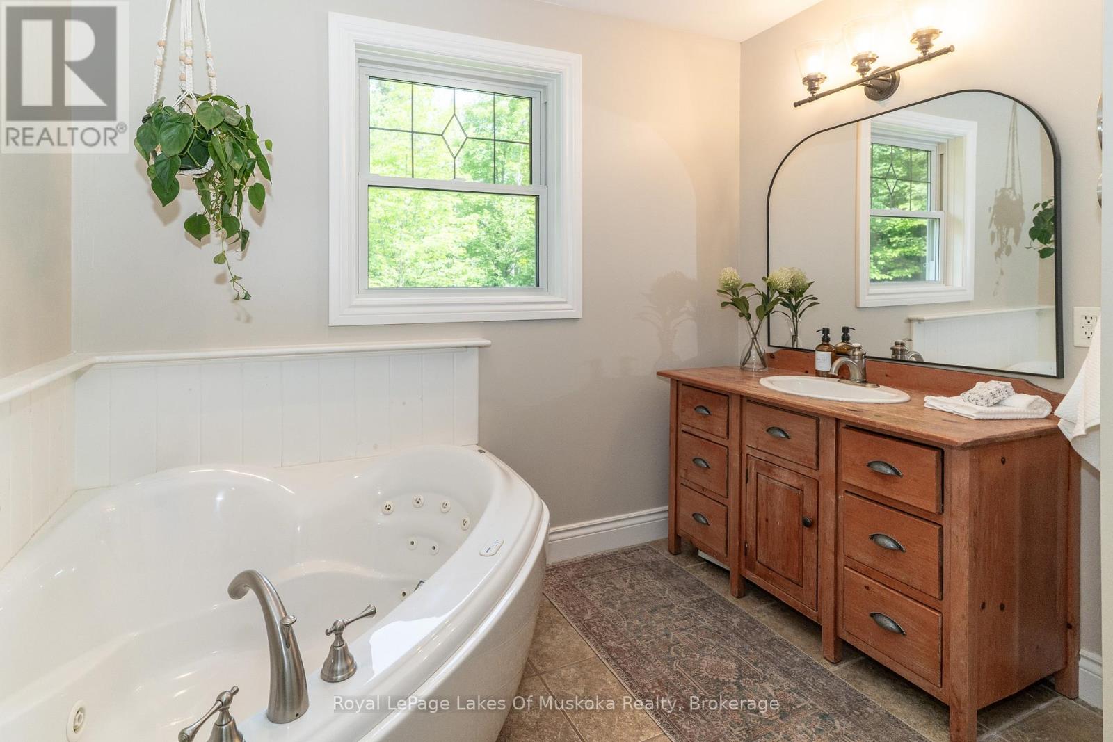 Photo 36 of 1334 Beatrice Townline Road, Muskoka Lakes ON