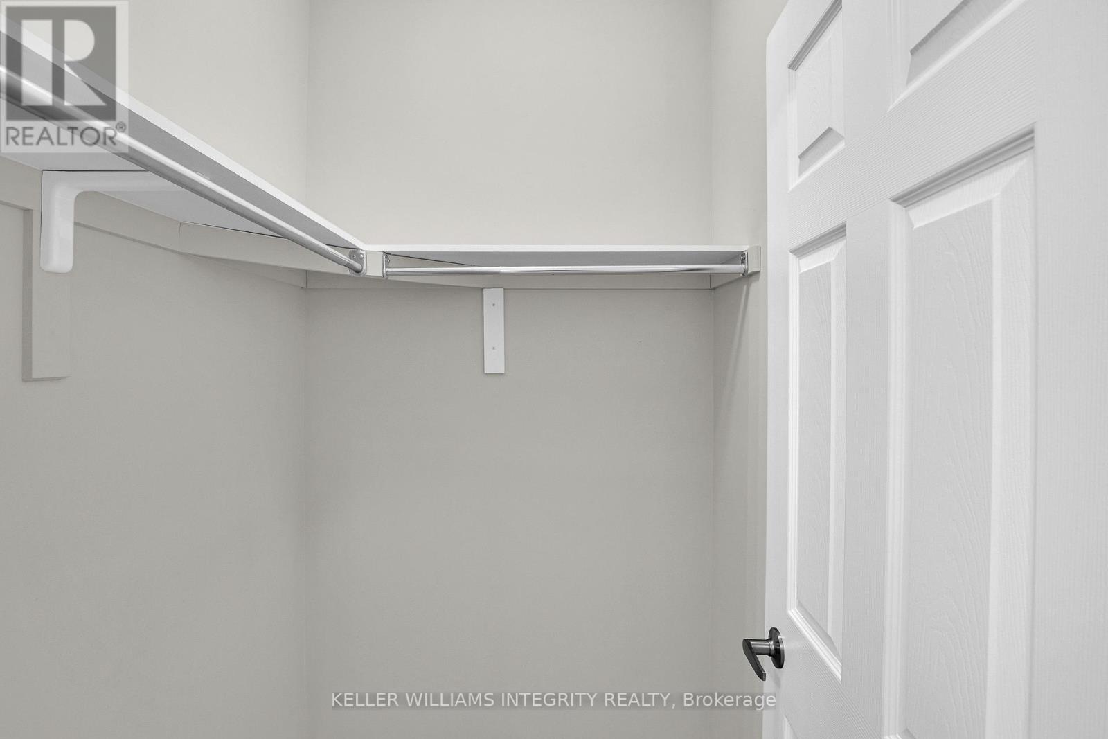 Foyer walk-in closet