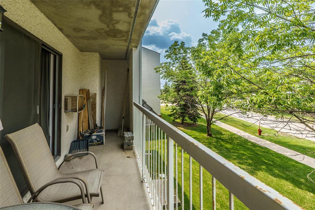 Photo 9 of 5207 130 Plaza Drive, Winnipeg MB