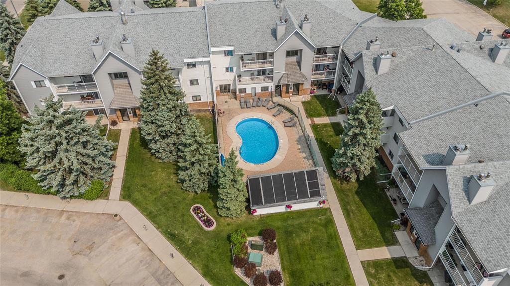 Photo 10 of 5207 130 Plaza Drive, Winnipeg MB