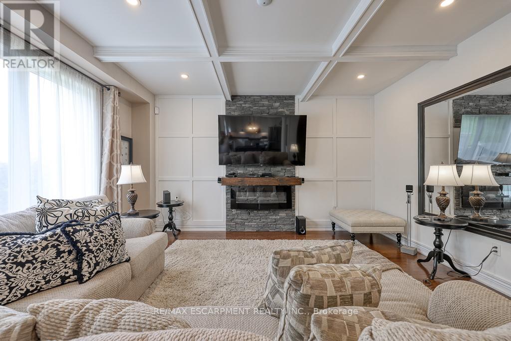 Photo 11 of 37 Lambert Crescent, Brantford ON