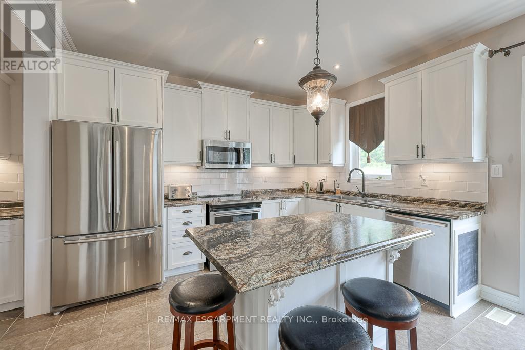Photo 13 of 37 Lambert Crescent, Brantford ON