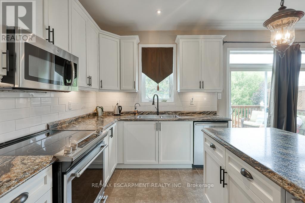 Photo 33 of 37 Lambert Crescent, Brantford ON