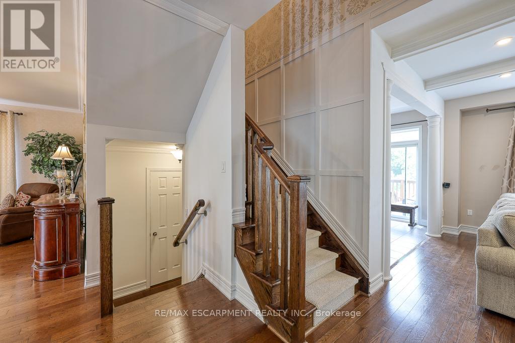 Photo 32 of 37 Lambert Crescent, Brantford ON