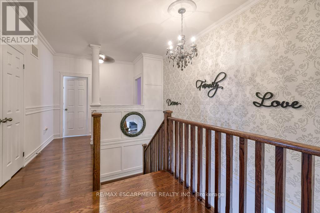 Photo 17 of 37 Lambert Crescent, Brantford ON