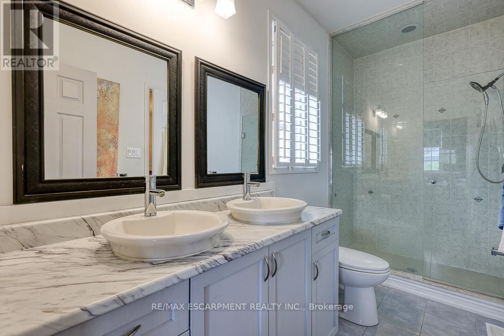 Photo 7 of 37 Lambert Crescent, Brantford ON
