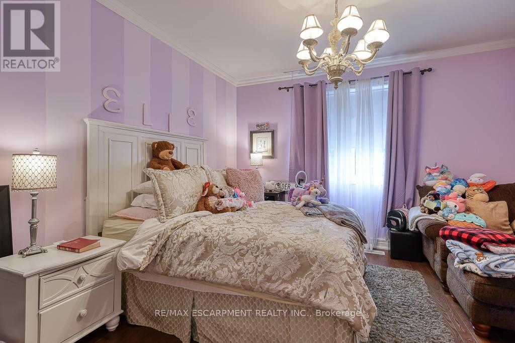 Photo 29 of 37 Lambert Crescent, Brantford ON