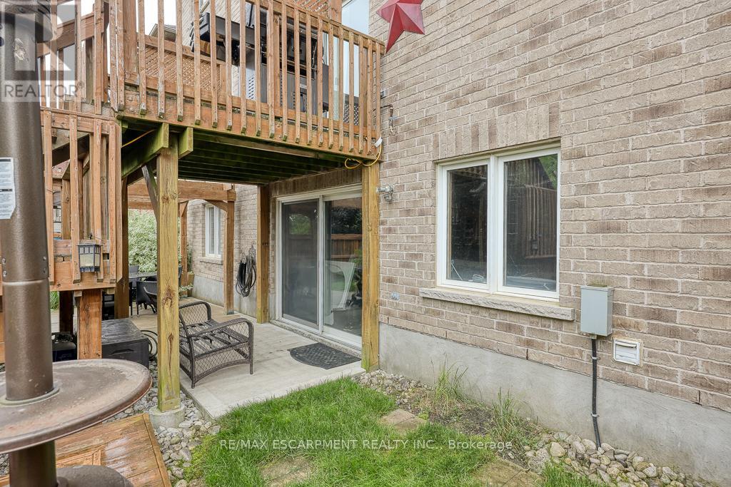 Photo 34 of 37 Lambert Crescent, Brantford ON