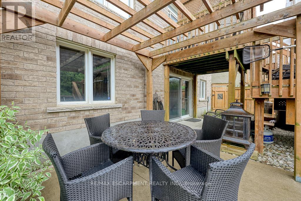 Photo 23 of 37 Lambert Crescent, Brantford ON