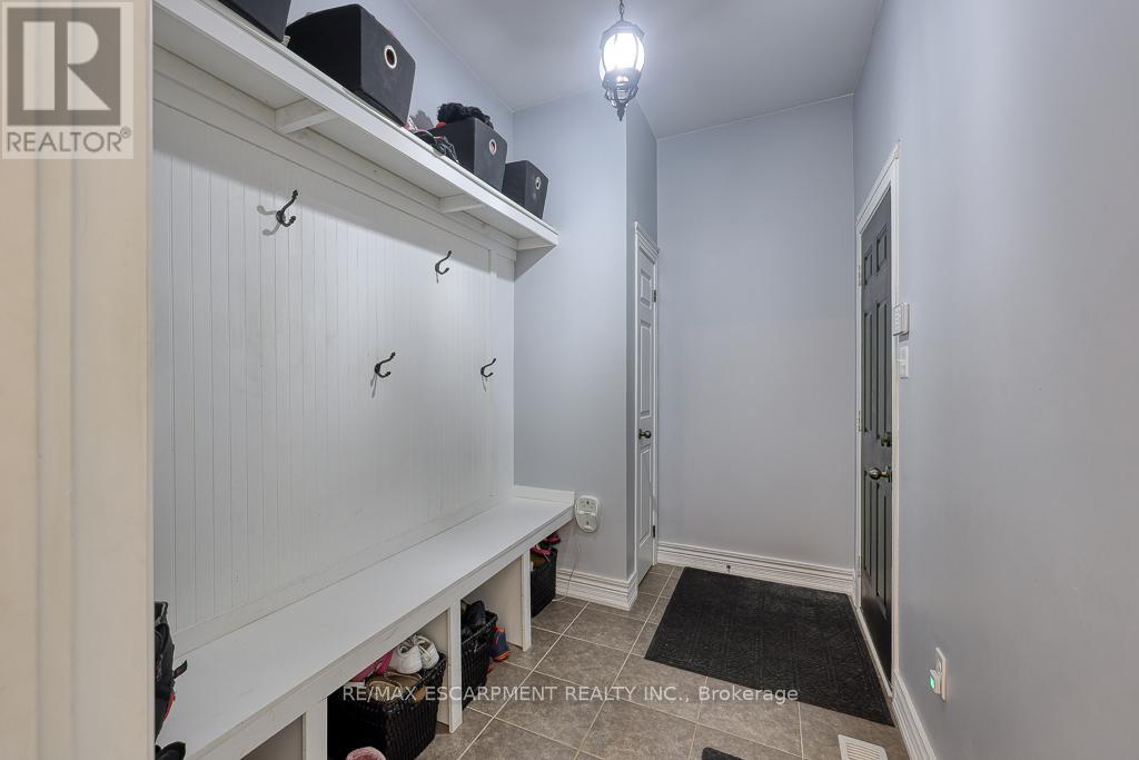 Photo 25 of 37 Lambert Crescent, Brantford ON
