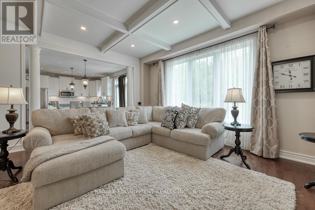 Photo 6 of 37 Lambert Crescent, Brantford ON