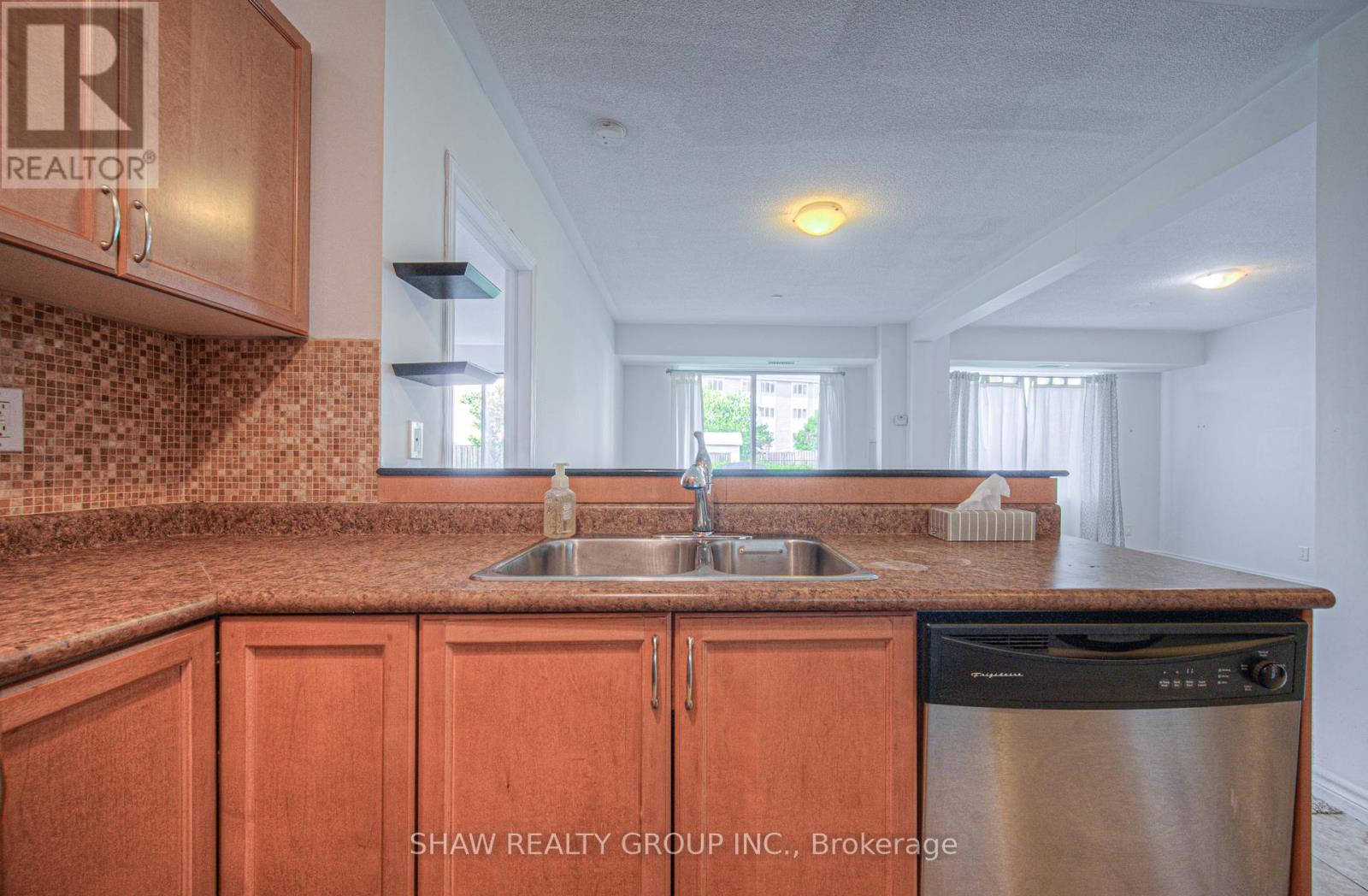 Photo 15 of 104 8 Harris Street, Cambridge ON
