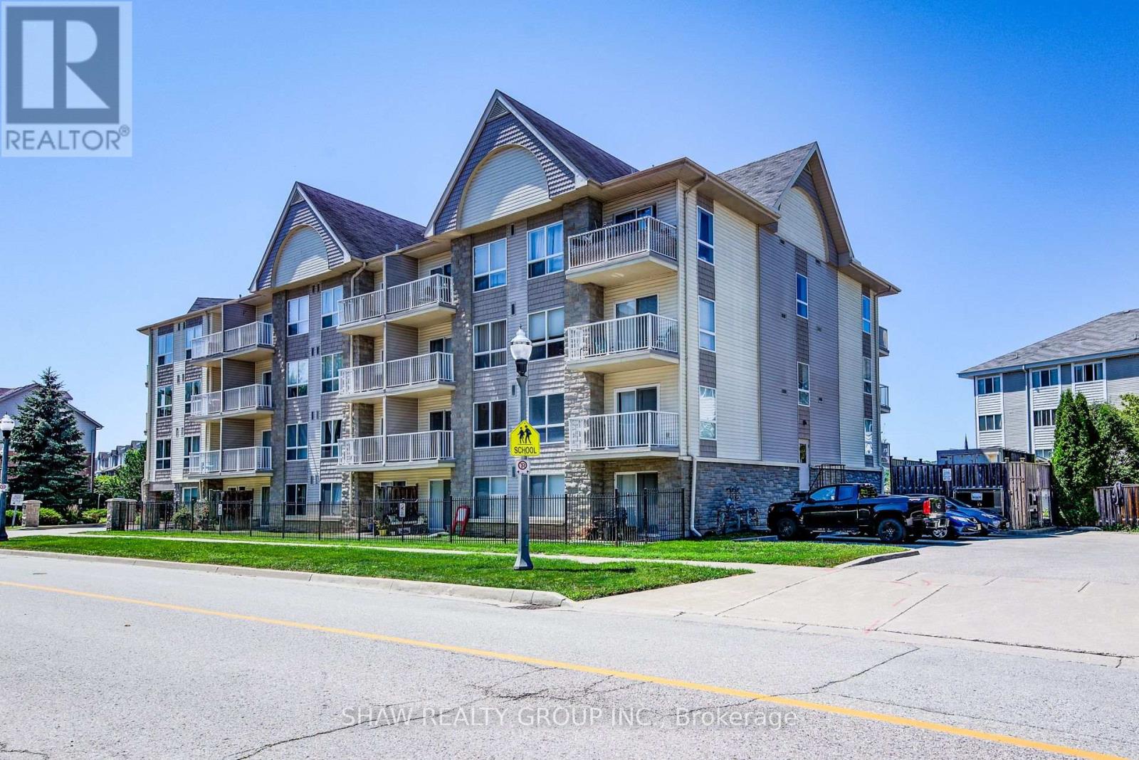 Photo 2 of 104 8 Harris Street, Cambridge ON