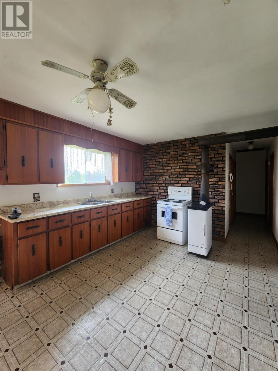 1610 Selkirk Road - 10