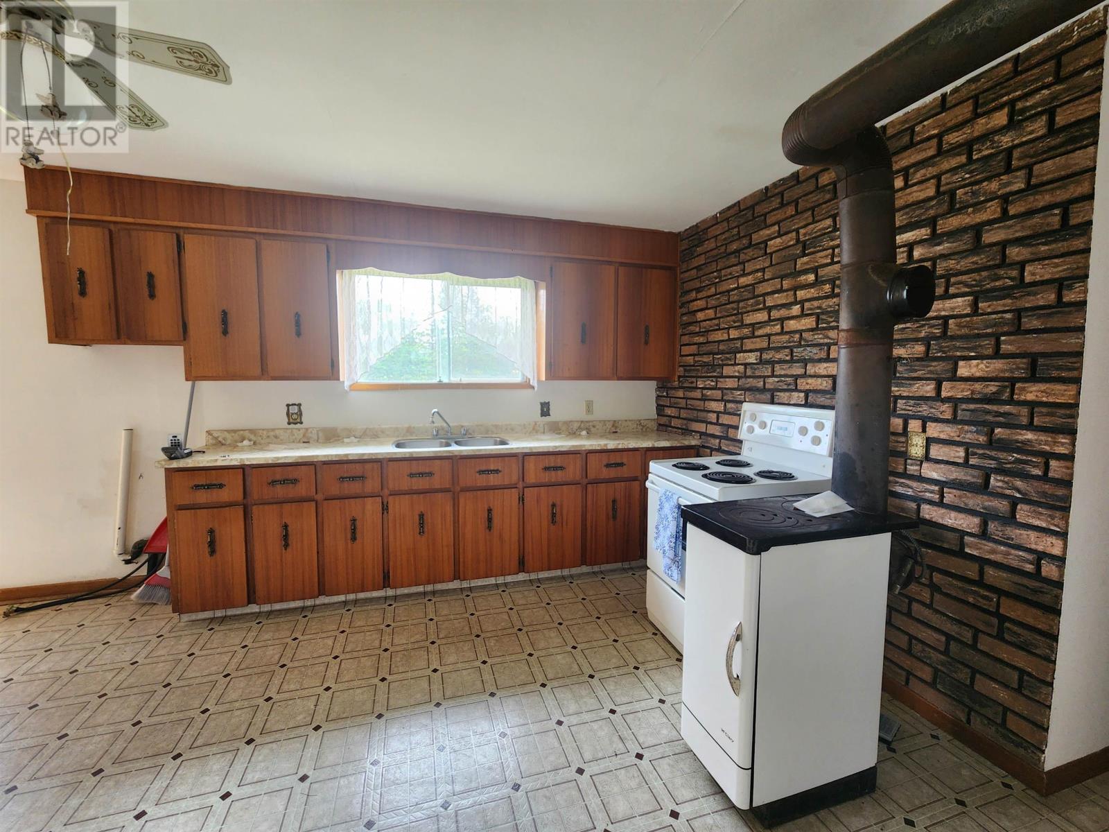 1610 Selkirk Road - 11