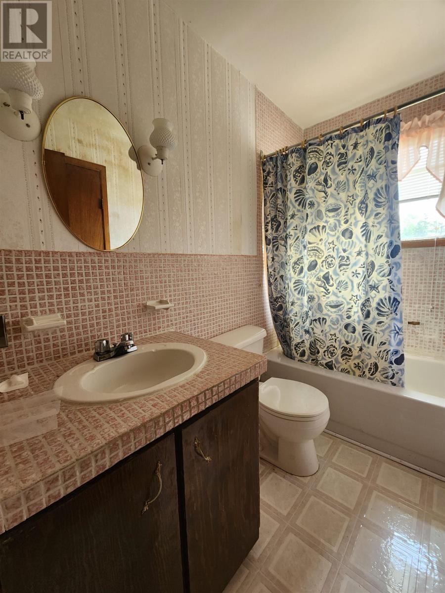 1610 Selkirk Road - 26
