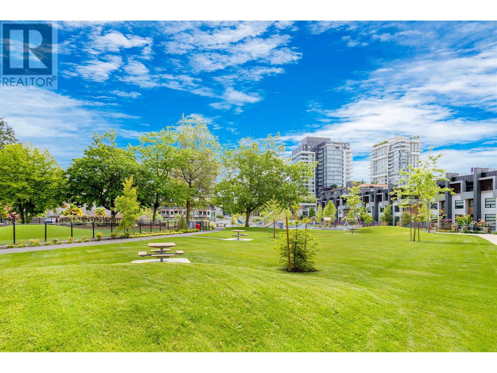 8 1960 GLENAIRE DRIVE, North Vancouver
