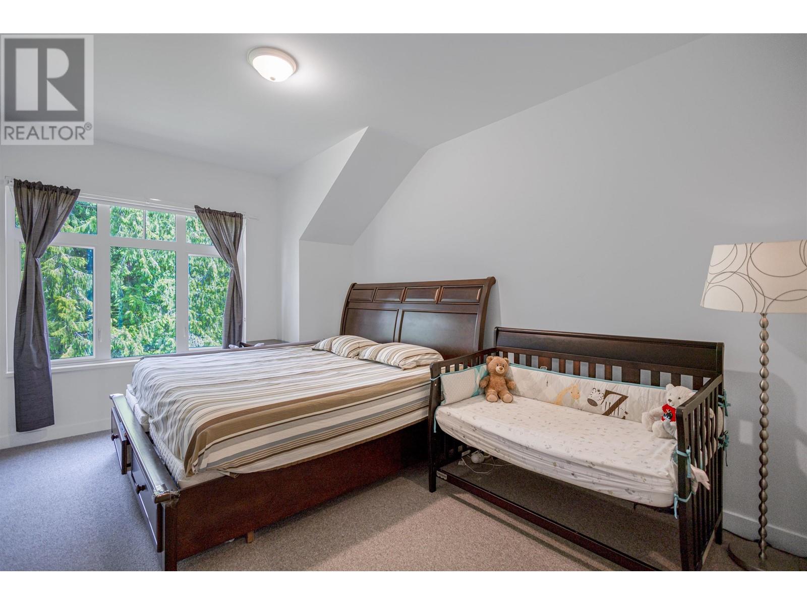 8 1960 GLENAIRE DRIVE, North Vancouver