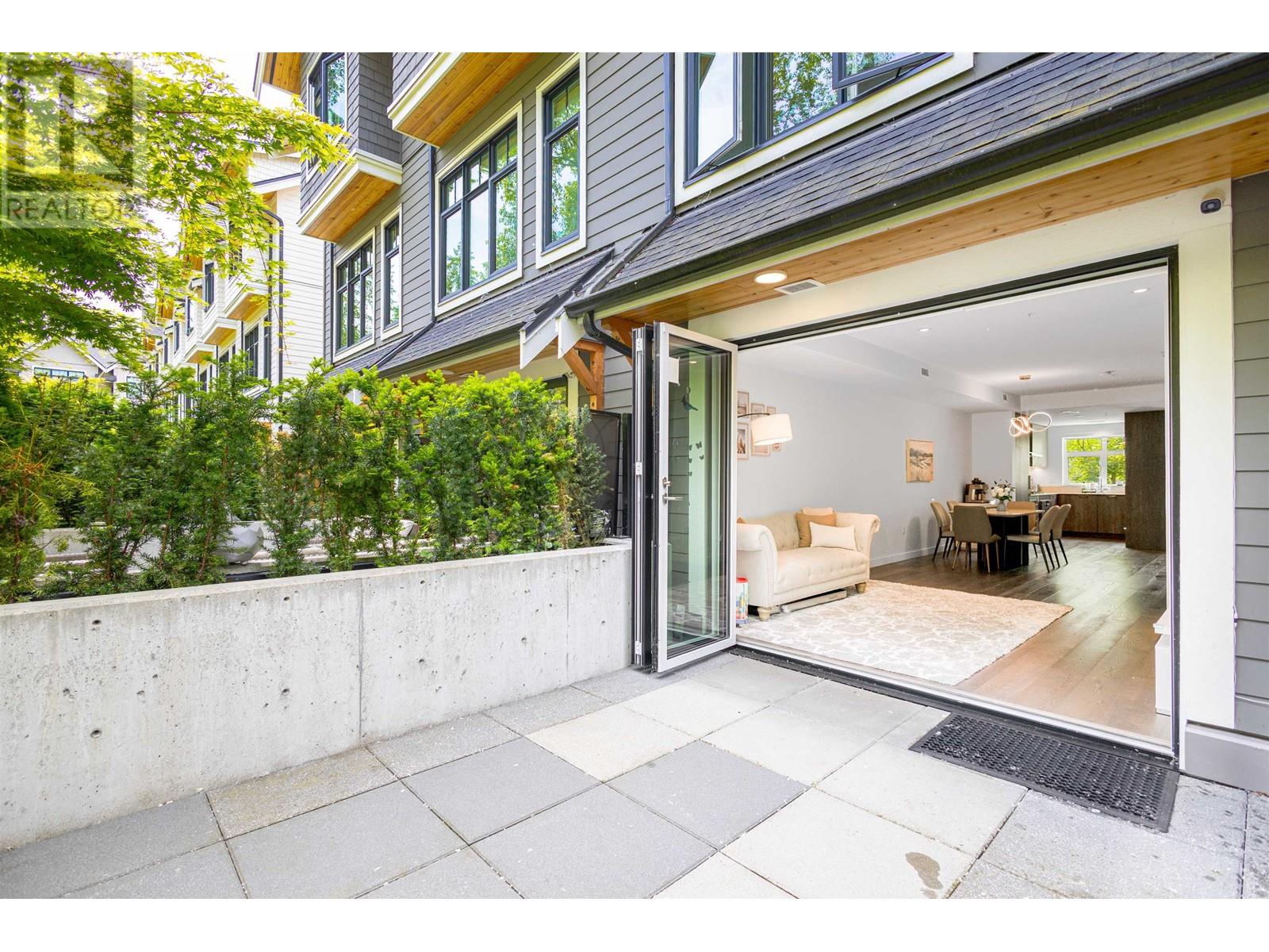 8 1960 GLENAIRE DRIVE, North Vancouver