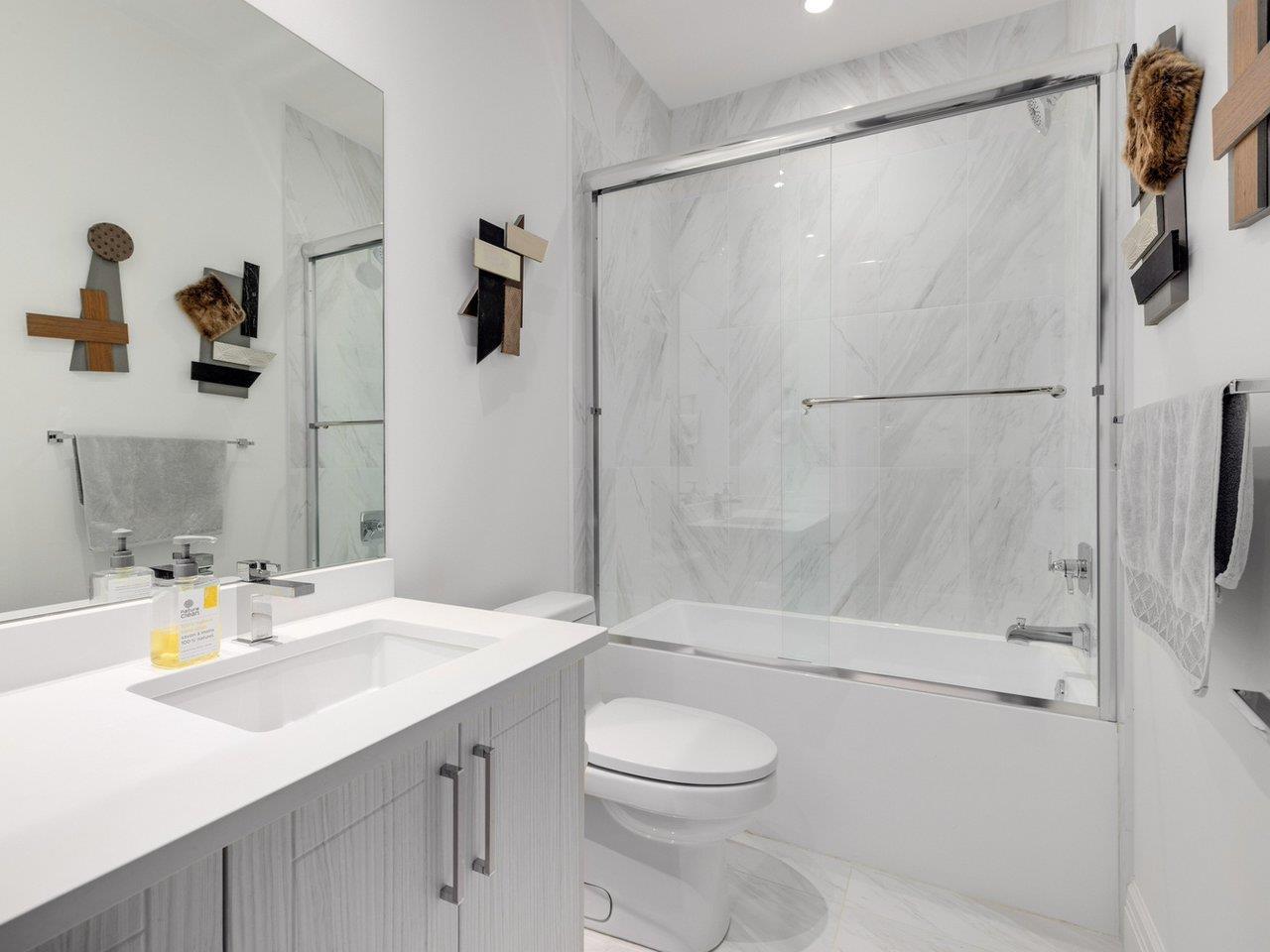 Photo 8 of 14237 Vine Avenue, Surrey BC
