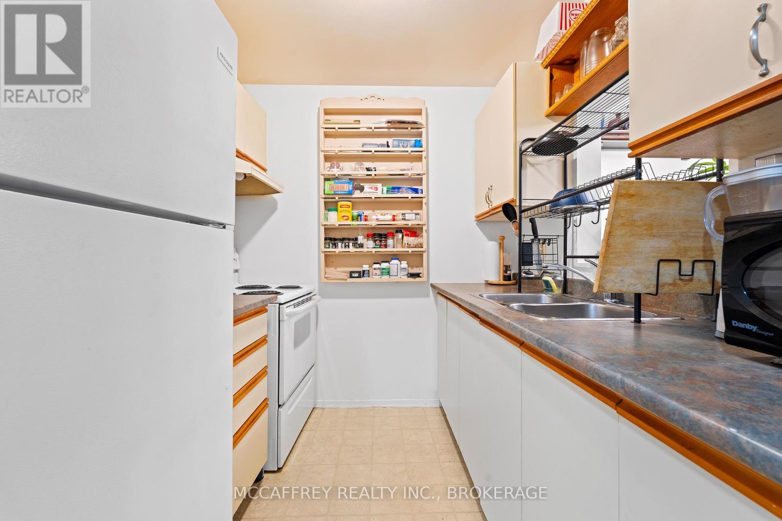 Photo 33 of 204 561 Armstrong Road, Kingston ON