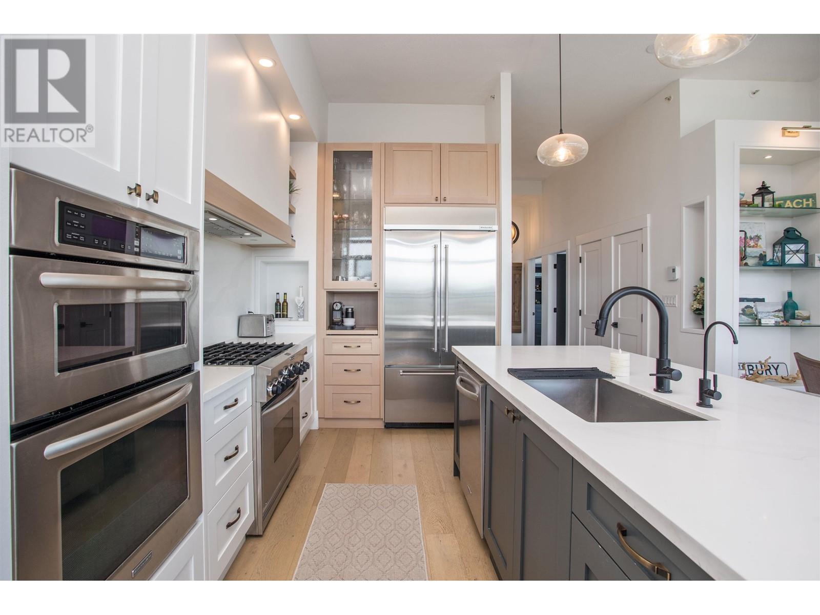 PH2702 400 CAPILANO ROAD, Port Moody real estate listing R3012946