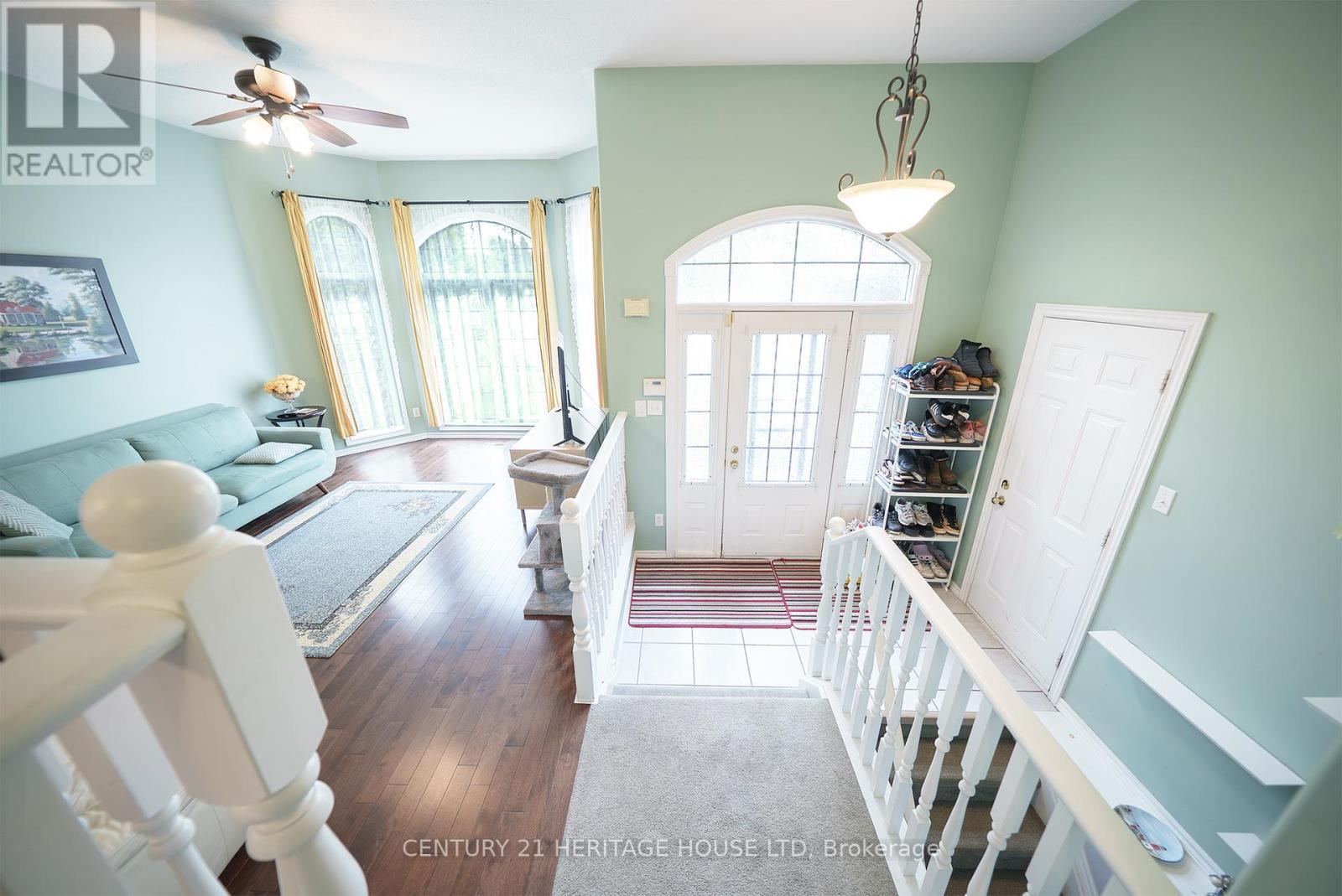 Photo 11 of 219 Balmoral Drive, Brantford ON