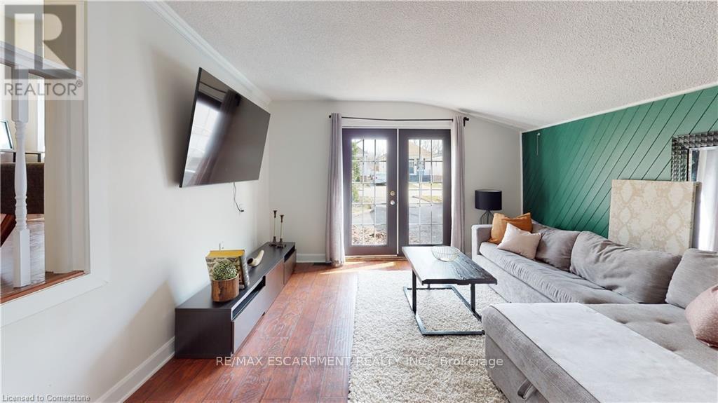 Photo 3 of 53 Houghton Avenue N, Hamilton ON