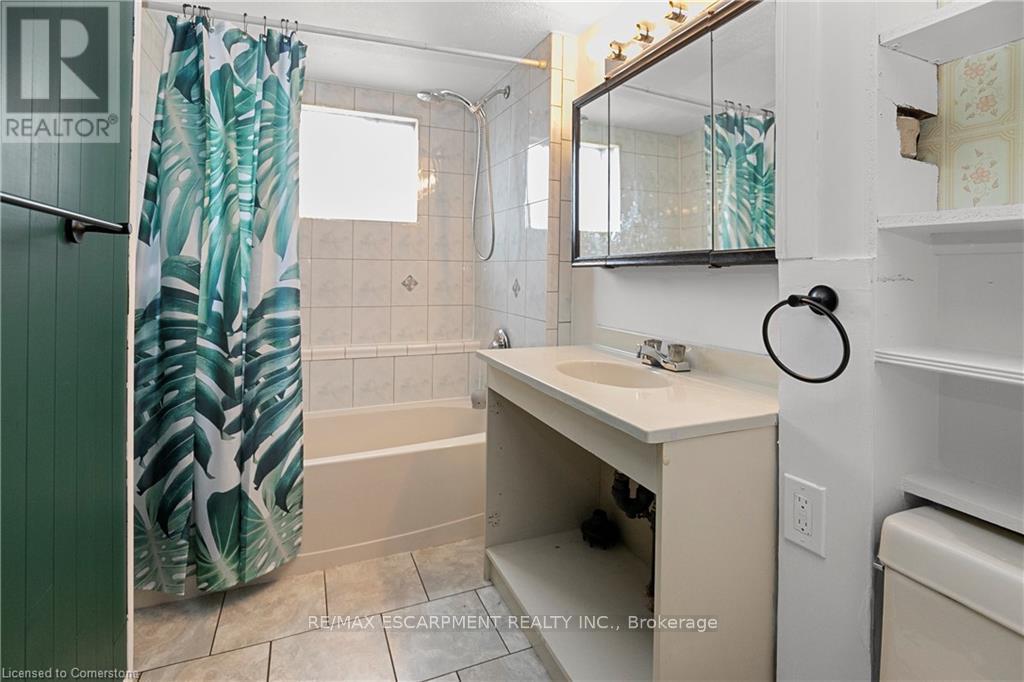 Photo 15 of 53 Houghton Avenue N, Hamilton ON