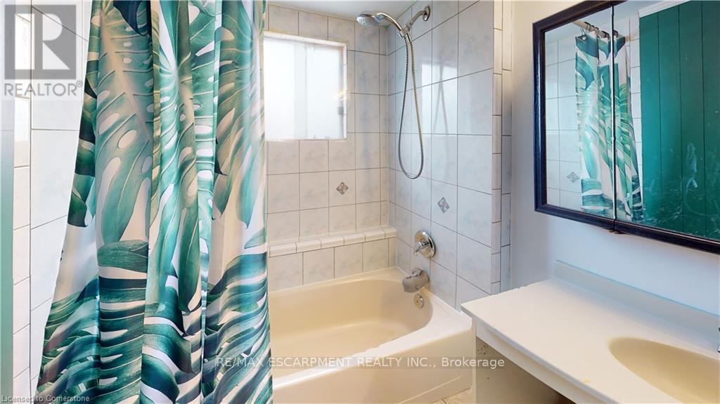 Photo 21 of 53 Houghton Avenue N, Hamilton ON