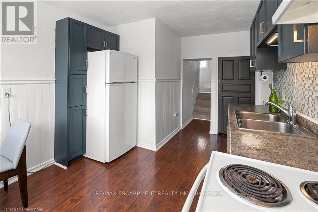 Photo 9 of 53 Houghton Avenue N, Hamilton ON
