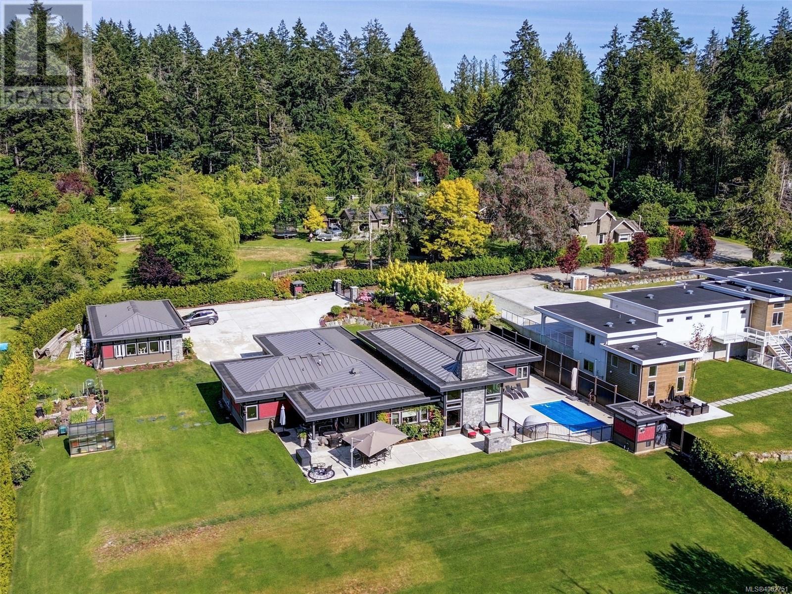  1096 Maple Road, North Saanich