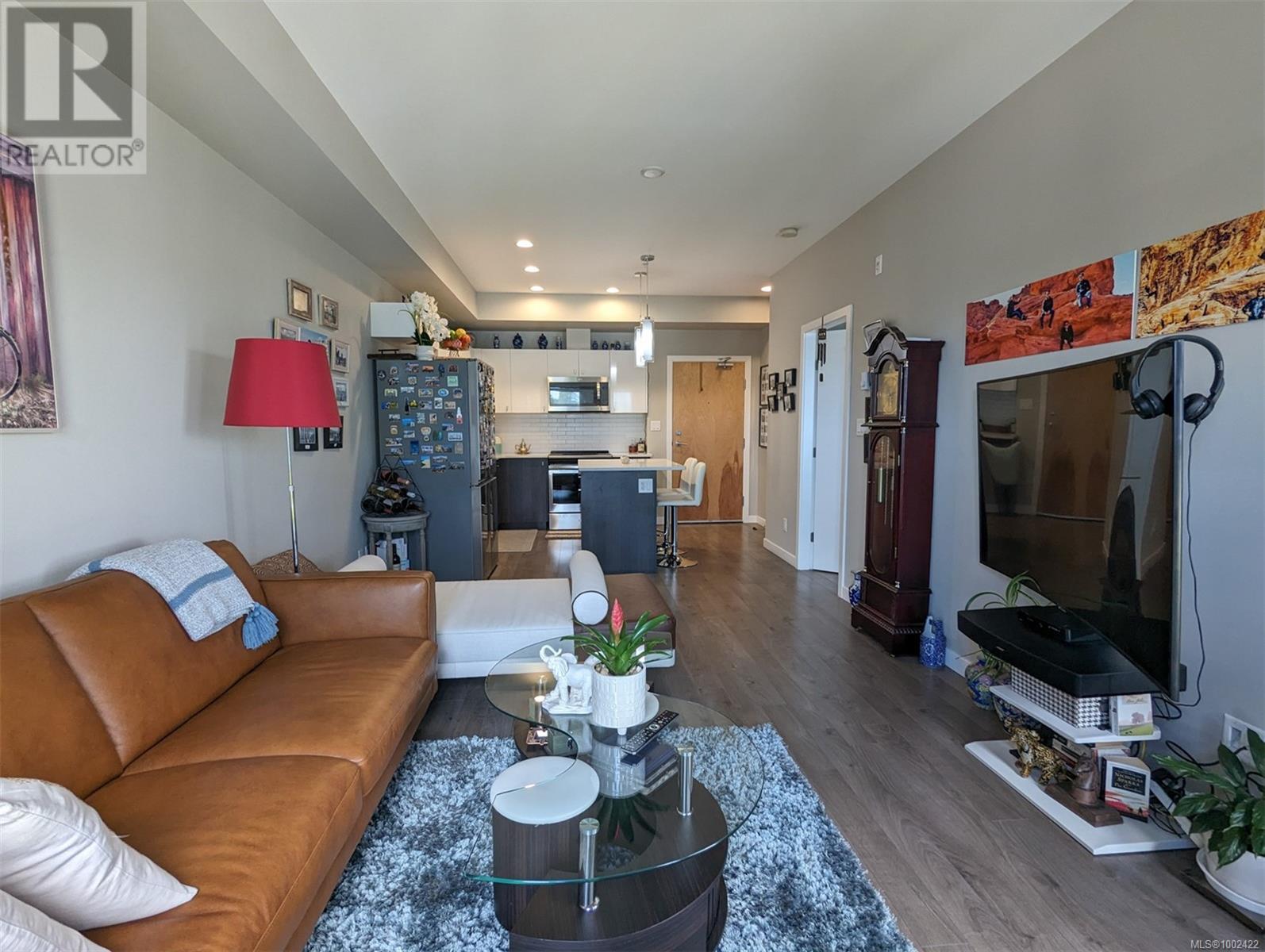 414 767 Tyee Road, Victoria