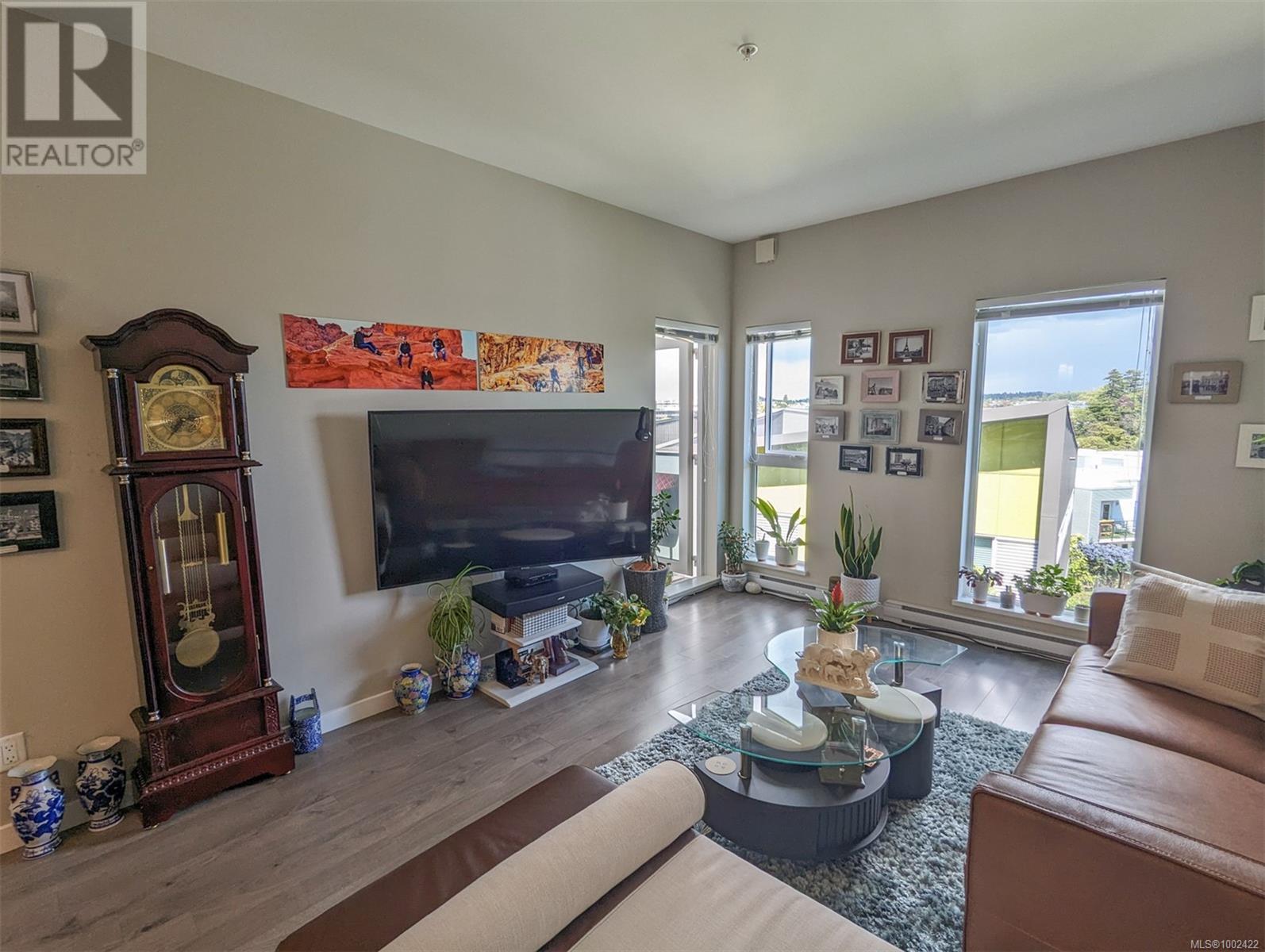 414 767 Tyee Road, Victoria