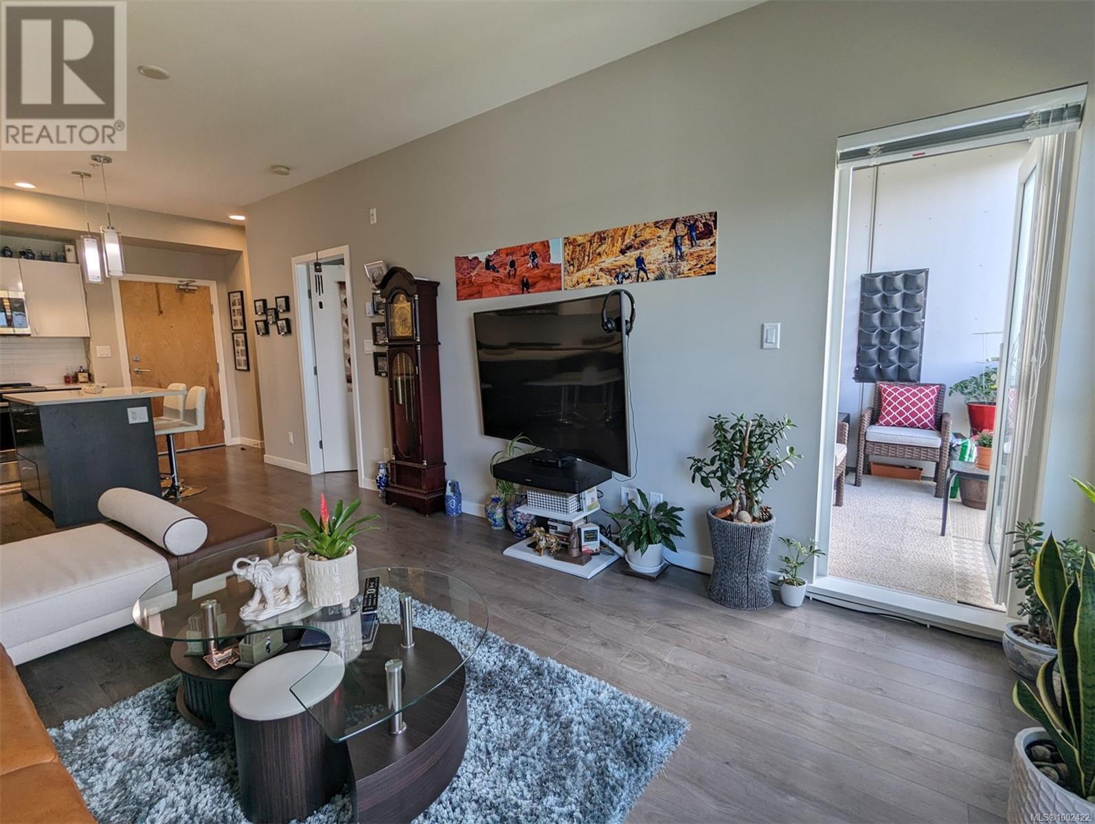 414 767 Tyee Road, Victoria