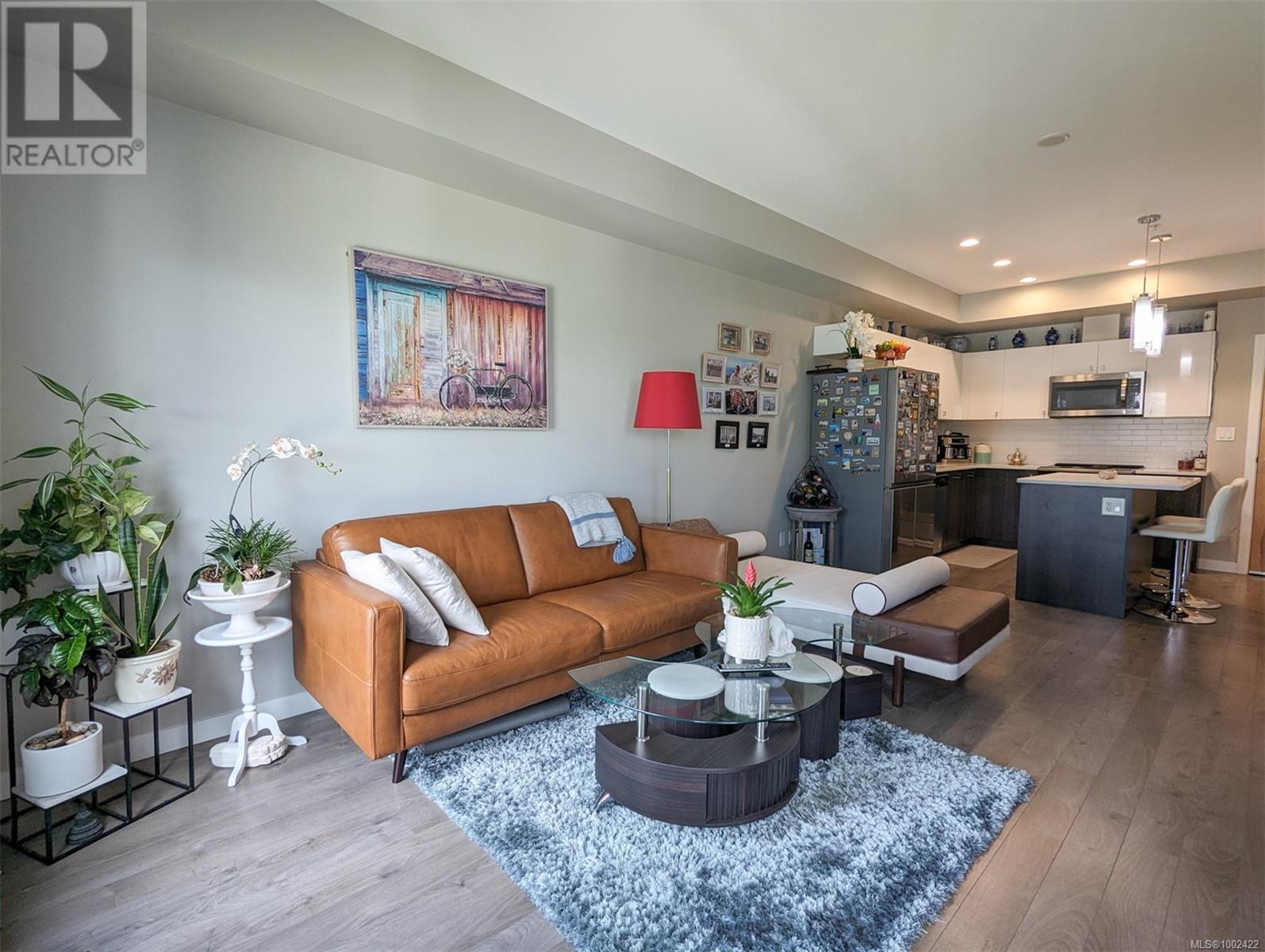 414 767 Tyee Road, Victoria