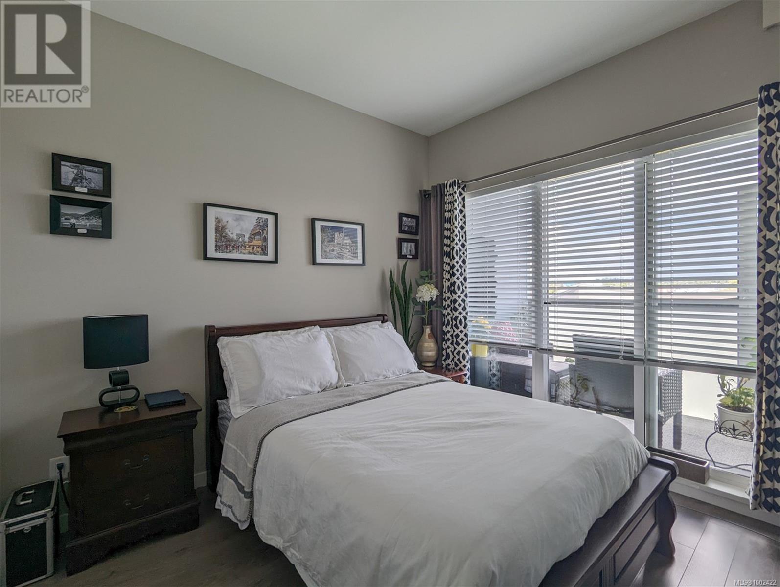 414 767 Tyee Road, Victoria
