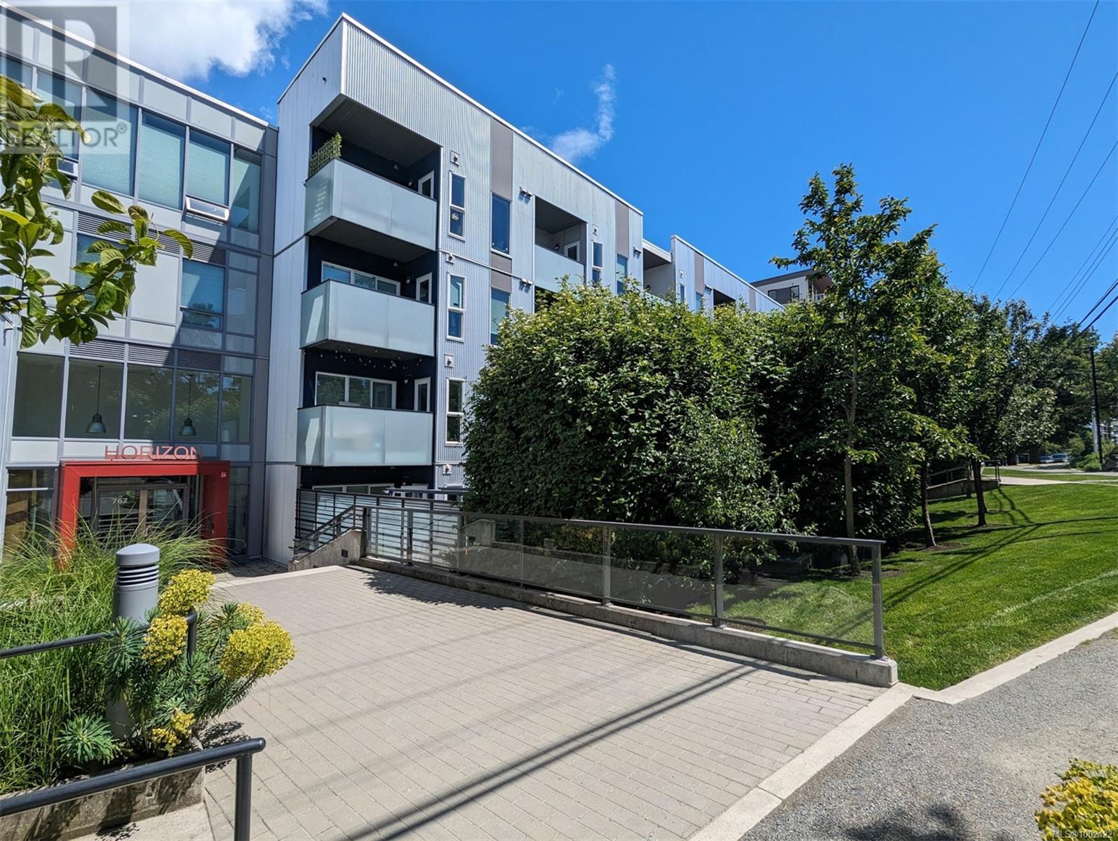 414 767 Tyee Road, Victoria