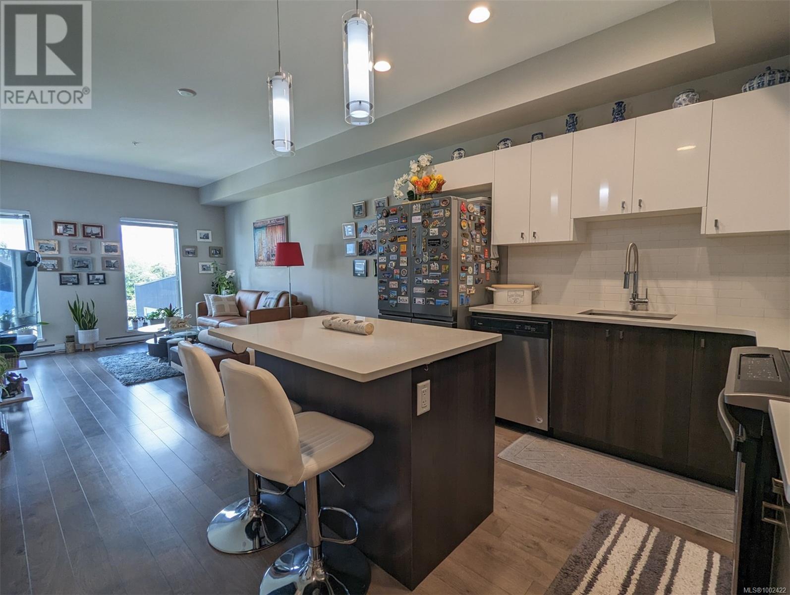 414 767 Tyee Road, Victoria