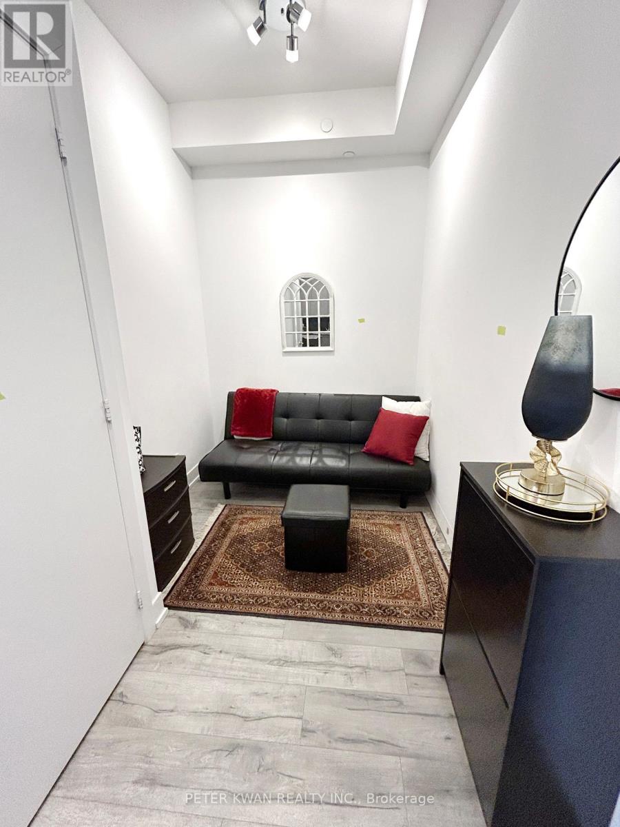 Photo 3 of 332 9471 Yonge Street, Richmond Hill ON