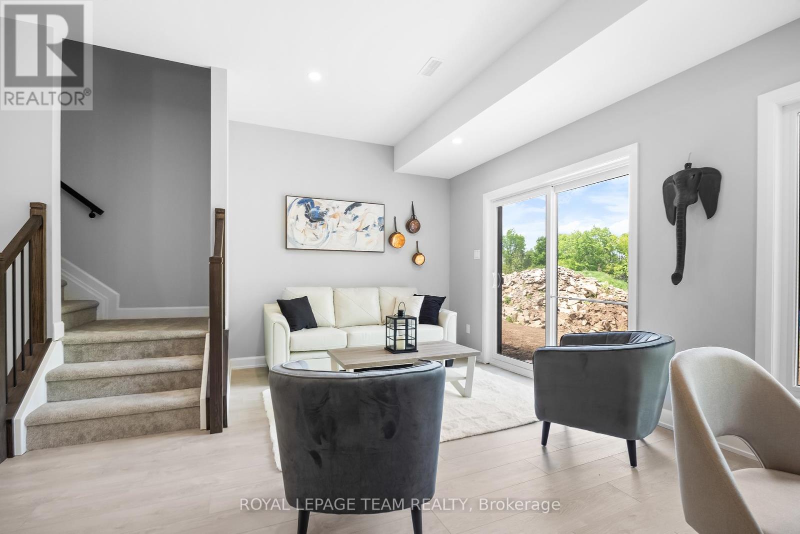 Photo 6 of 354 Lewis Street W, Merrickvillewolford ON