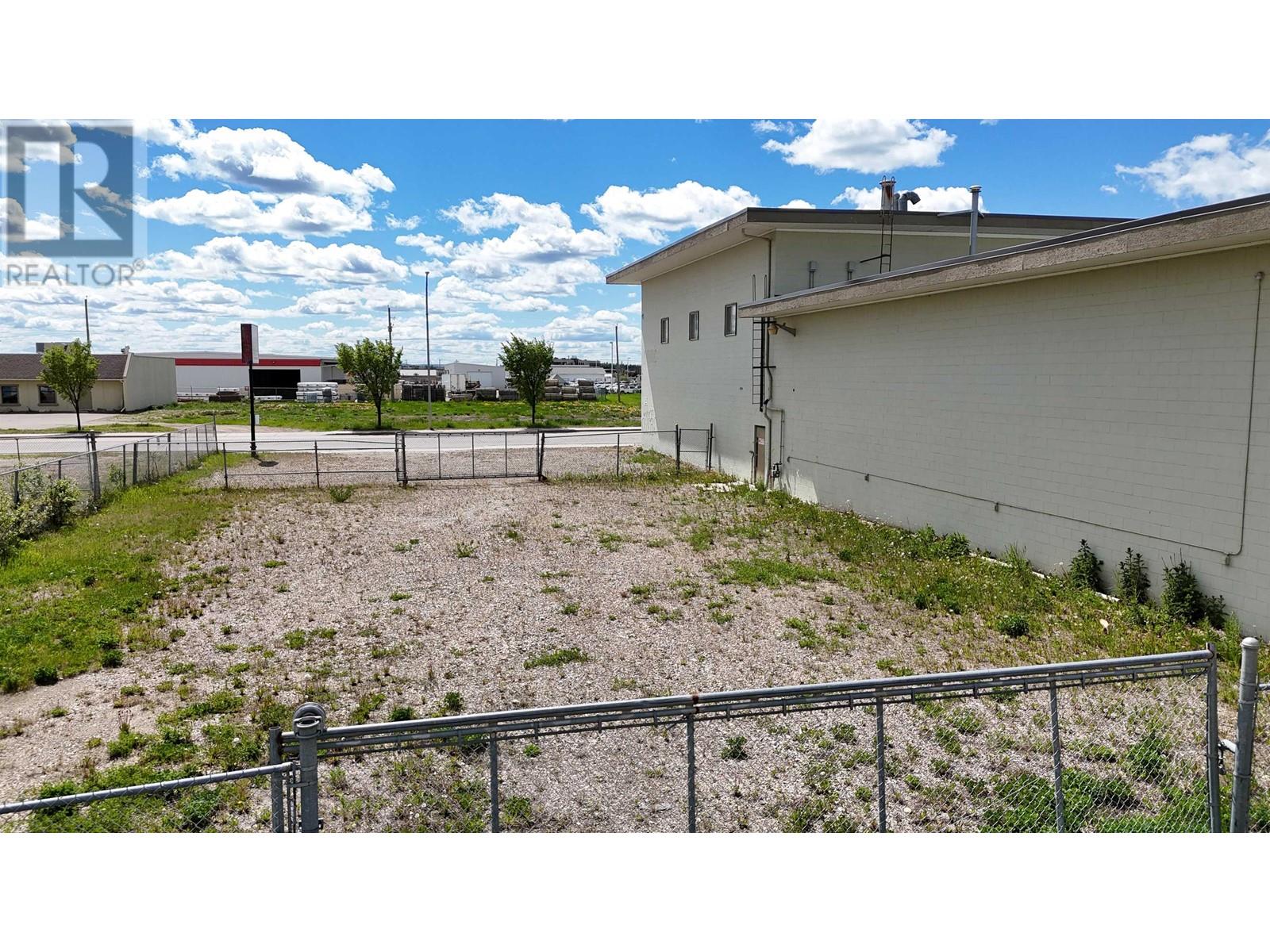 Photo 8 of 10916 10920 100 Avenue, Fort St John BC