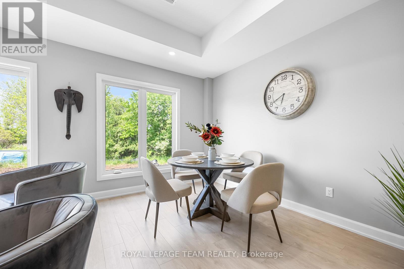 Photo 3 of 332 Lewis Street W, Merrickvillewolford ON