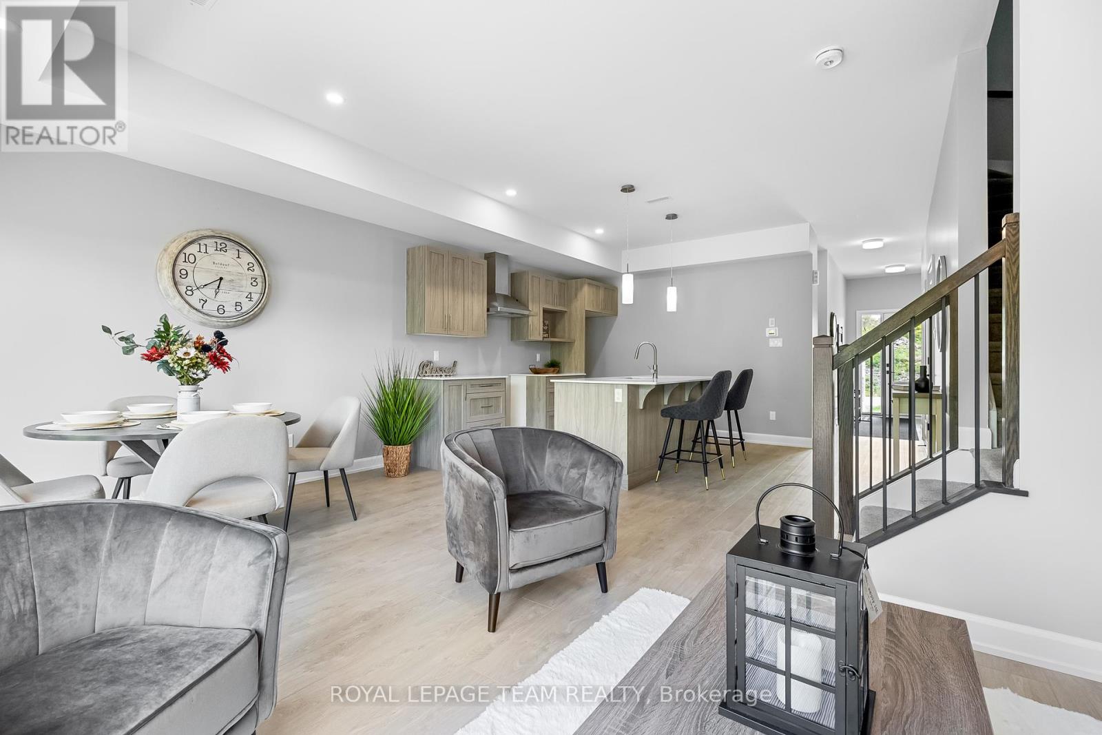 Photo 11 of 346 Lewis Street W, Merrickvillewolford ON