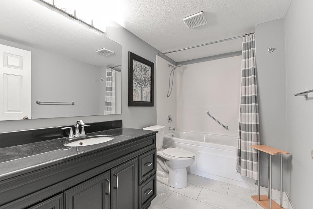 Photo 13 of 207 33233 E Bourquin Crescent, Abbotsford BC