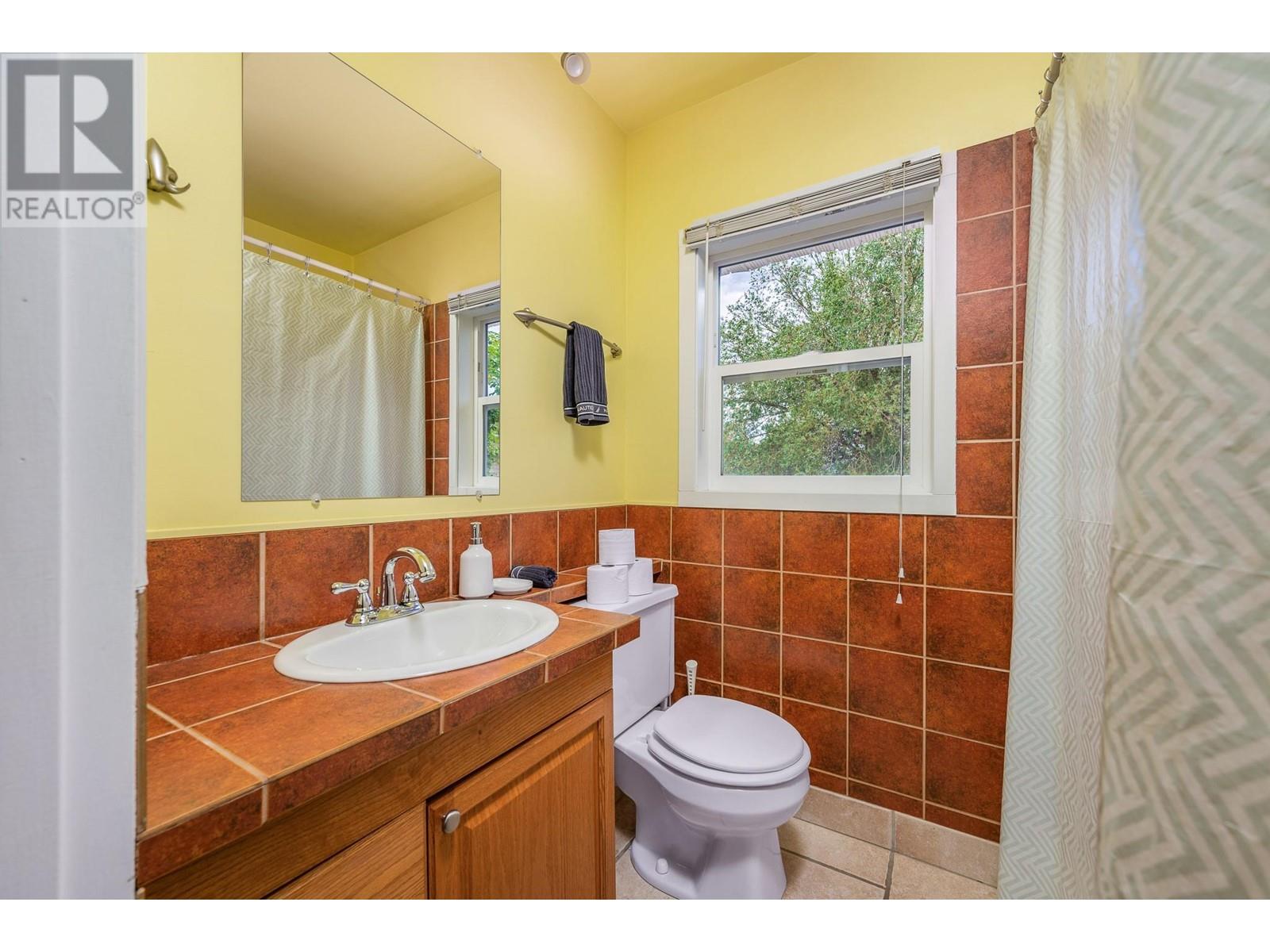 2612 Lakeshore Road, Vernon