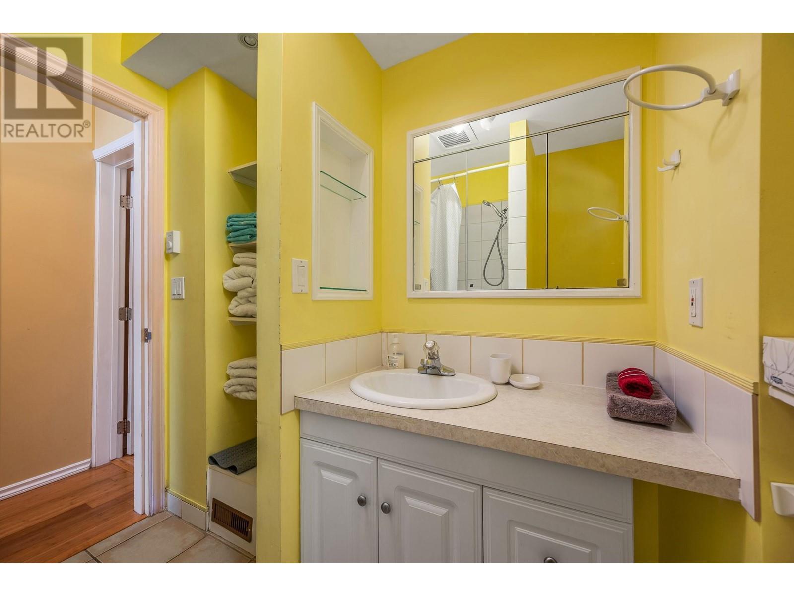 2612 Lakeshore Road, Vernon