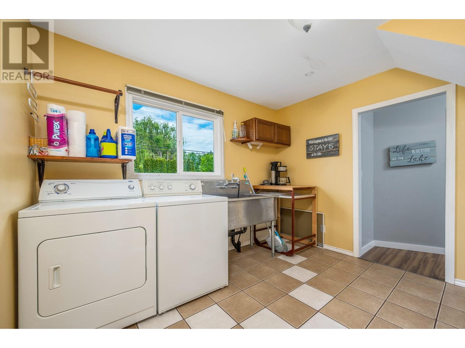 2612 Lakeshore Road, Vernon